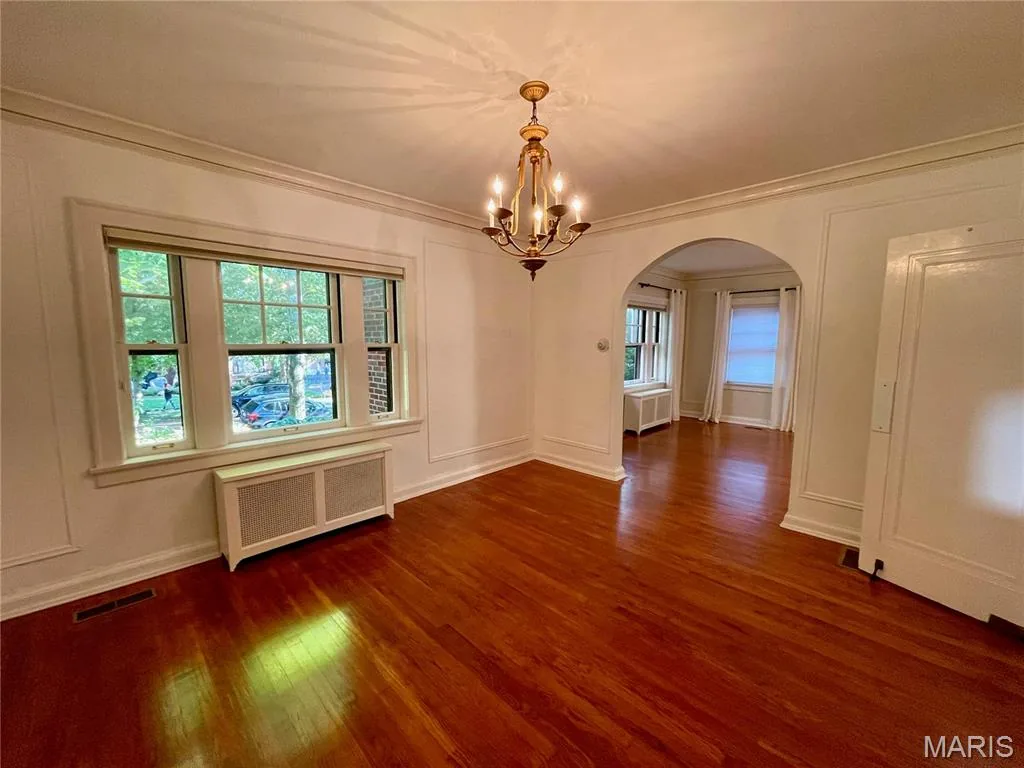 Dining room with arched doorway